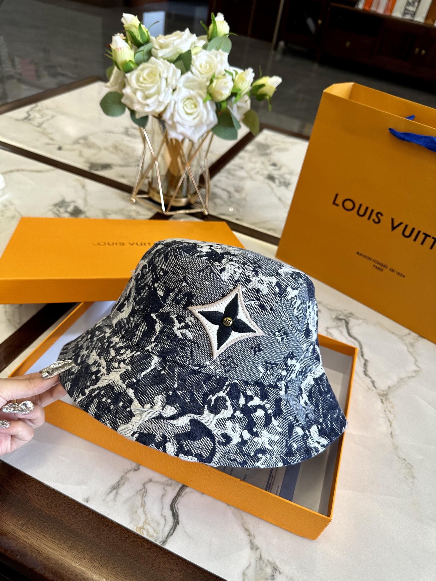 LV hat model 54